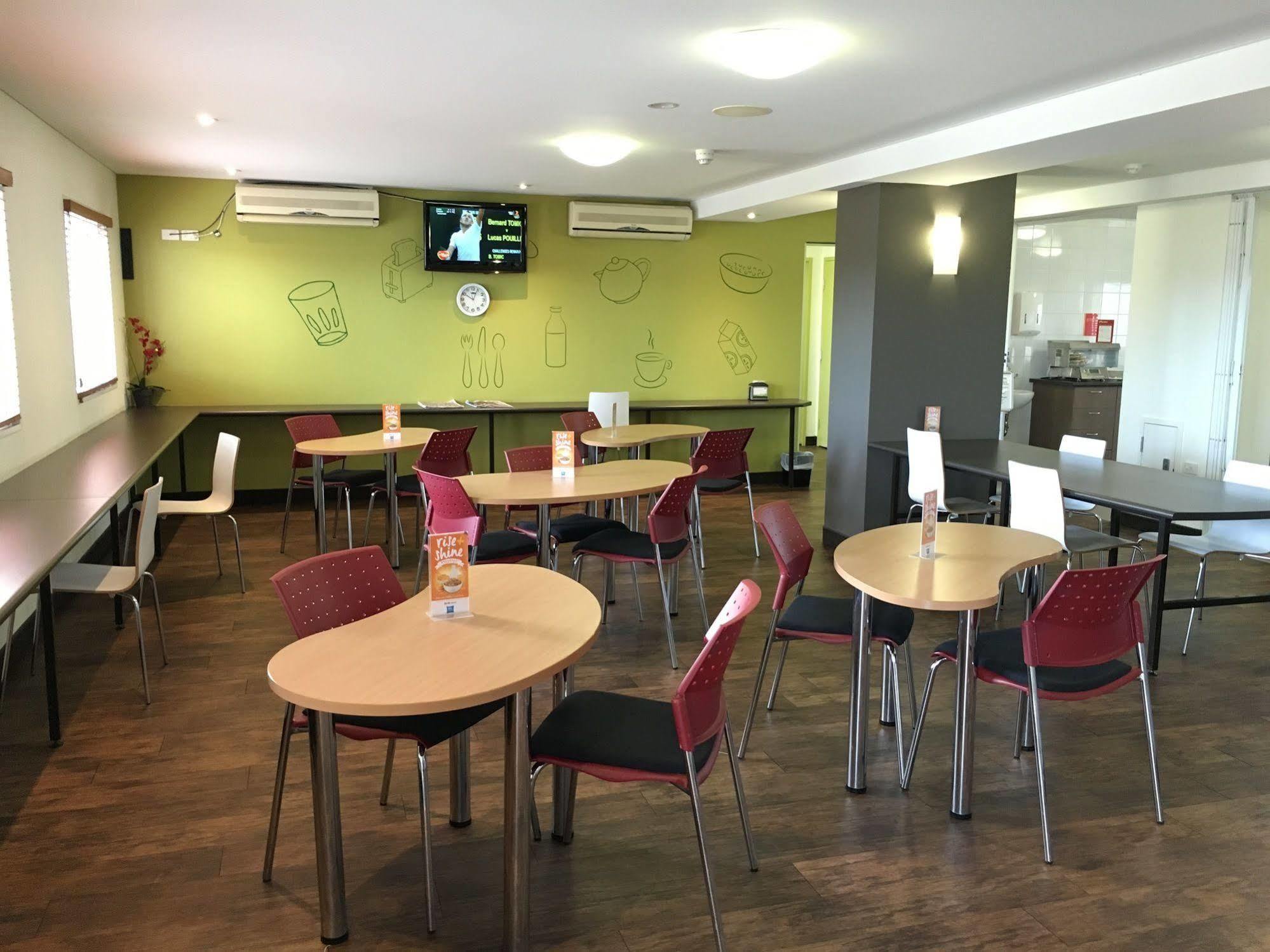 珀斯机场宜必思经济酒店 外观 照片